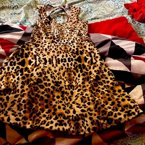 I’m selling a chettah dress with black print